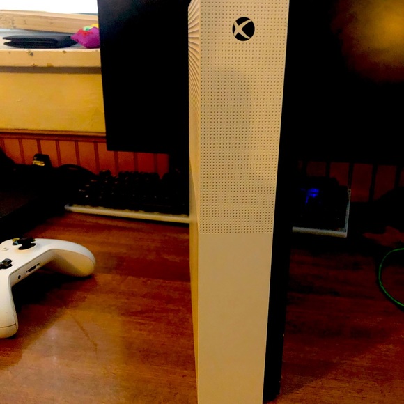 Xbox One S (Digital)